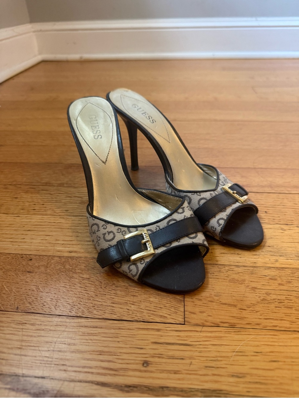 GUESS Brown Heels with Black Trim and Gold Buckle